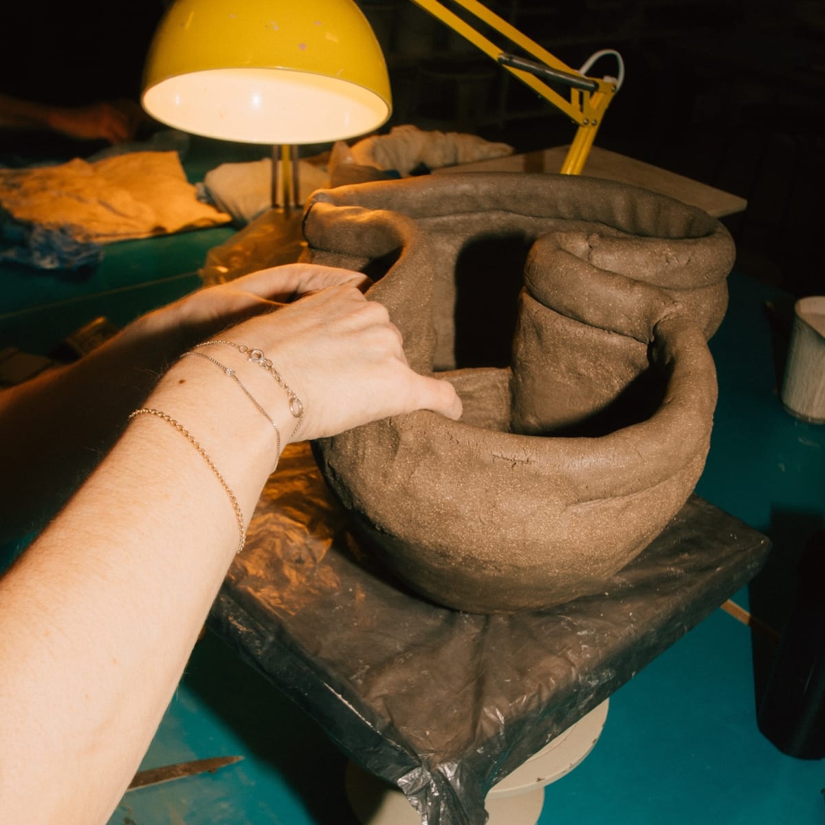 Kursist laver mesterværk i ler