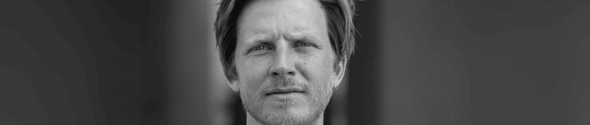 Rasmus Dalland, forfatter, journalist og har senest udgivet bogen ’Jordbundet – en rejse rundt i dansk landbrug’. Foredragsholder i FOF Aarhus.