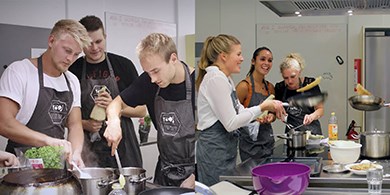Unge laver mad i køkkenet hos FOF Aarhus til Vi leger med mad fra Food Maker