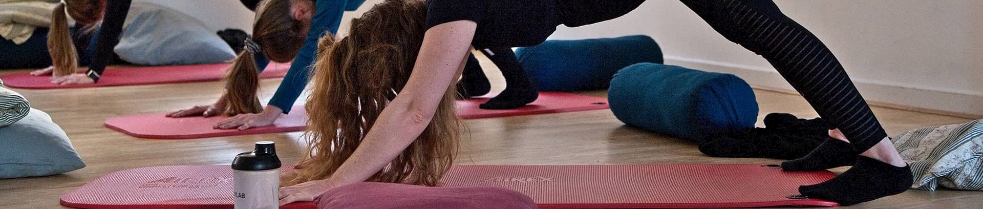 Undervisning i Gravidyoga ved FOF Aarhus, underviser psykomotorisk terapeut Mette Axel Petersen