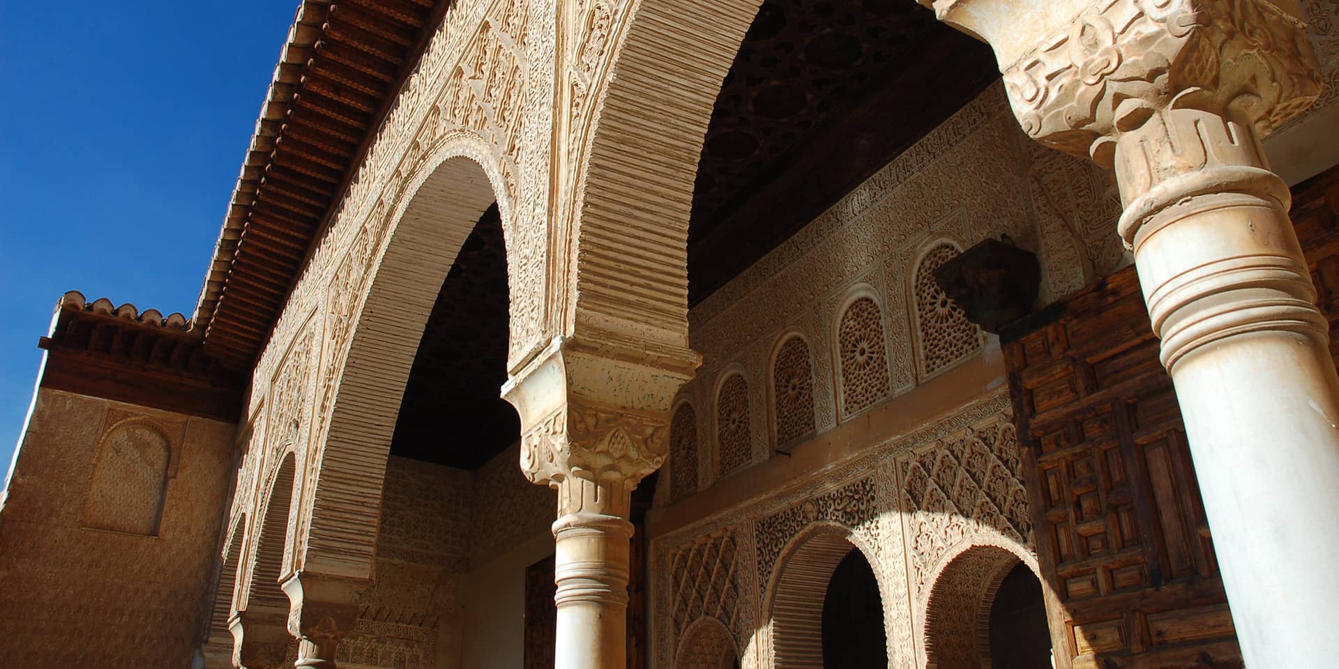 Billede af bygning med dekoration i Granada, Spanien