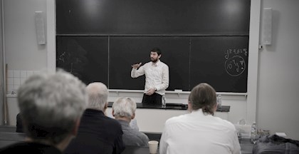 Overrabiner Jair Melchoir holder foredrag om jødedom på Niels Bohr Institutet i København 