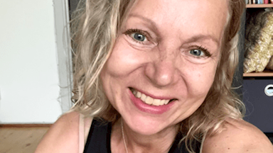 Charlotte Hallas Nielsen, yogaunderviser hos FOF Køge Bugt