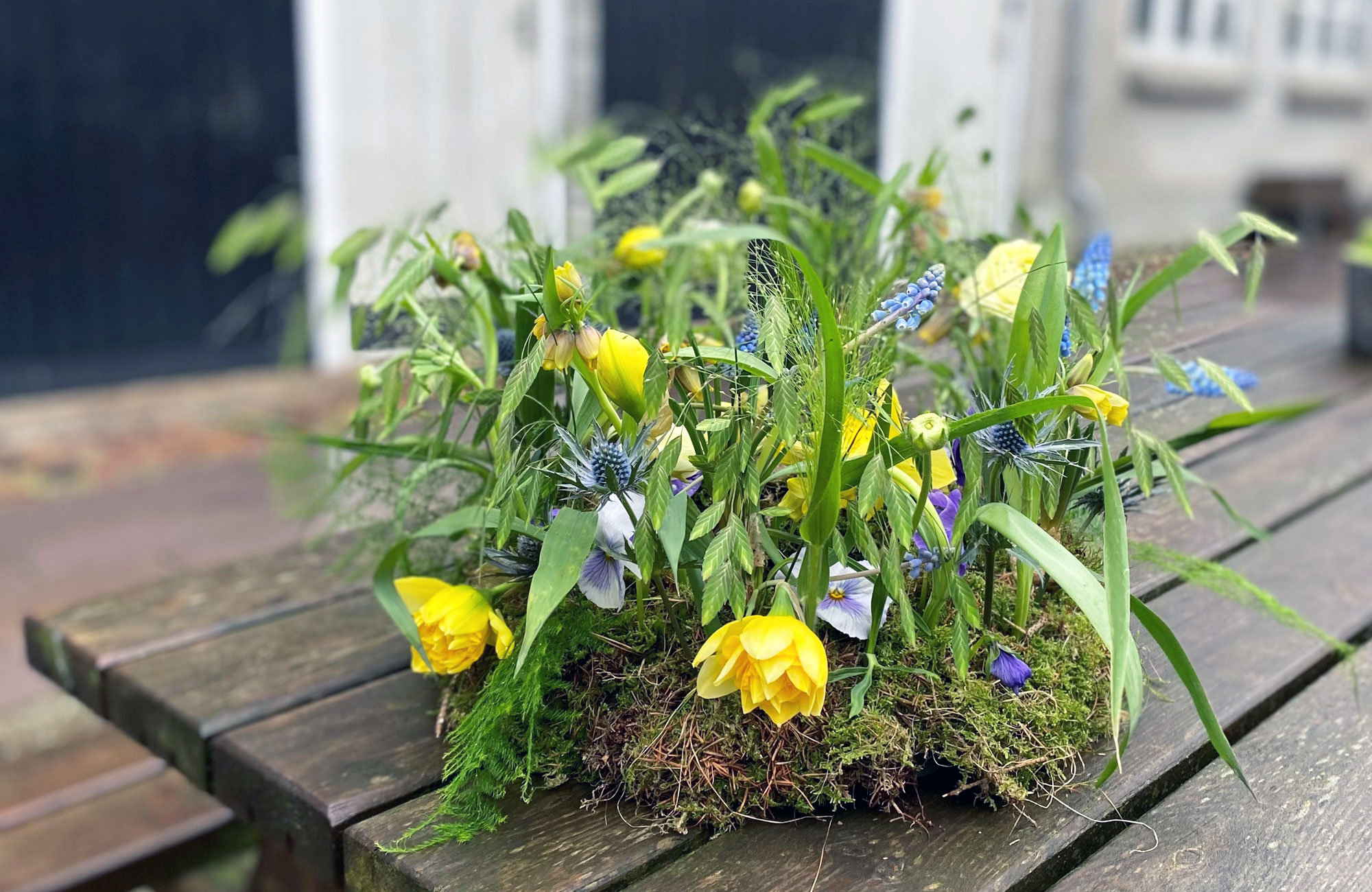 Lær at lave smukke påskebuketter og påskedekorationer på kursus i blomsterbinding