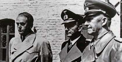 Albert Speer, Karl Dönitz og Alfred Jodl arresteres i Flensborg i 1945