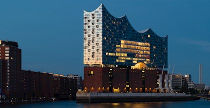 Elbphilharmonien og havnen i Hamburg