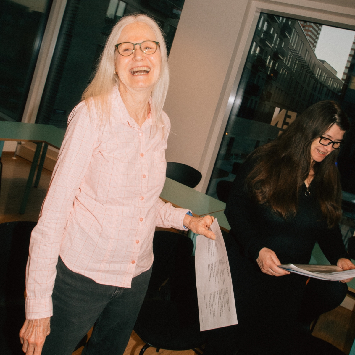 Kvinde til kor i FOF Aftenskolen