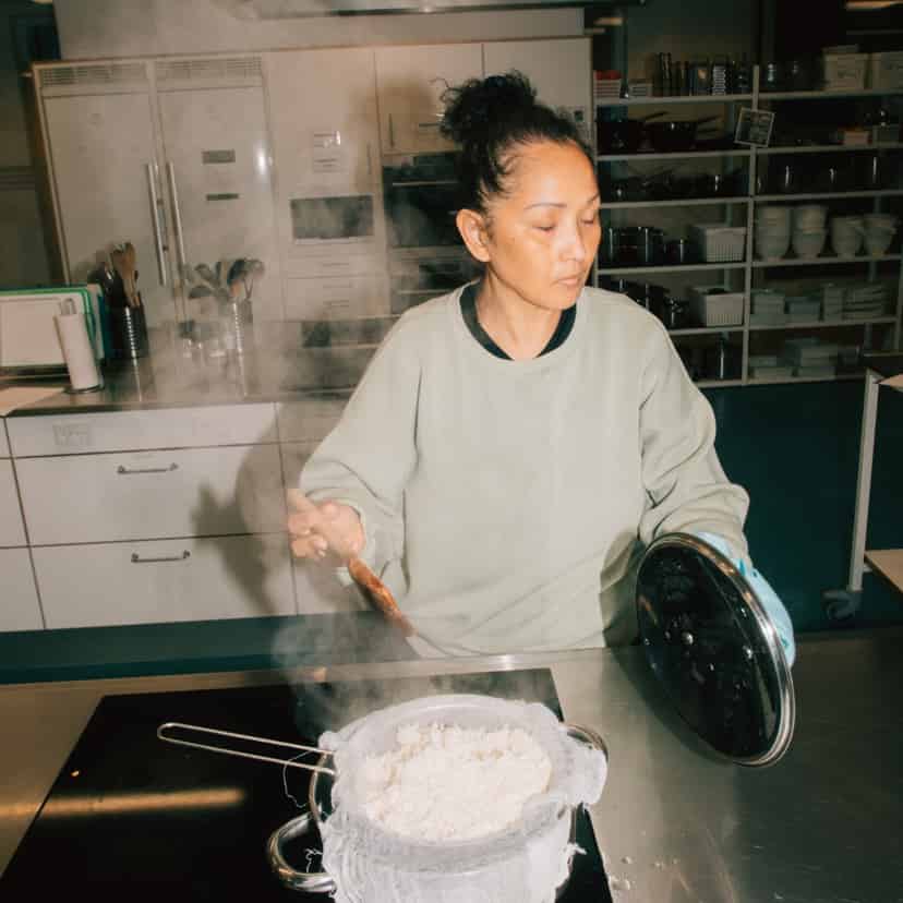 Underviser på thailandsk madkursus hos FOF Djursland