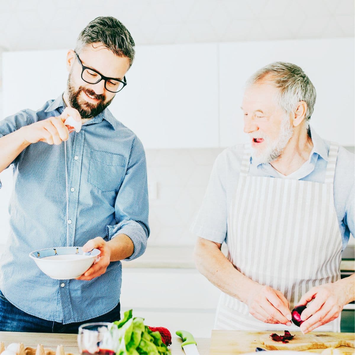 Mænd laver mad sammen på kursus i Herning
