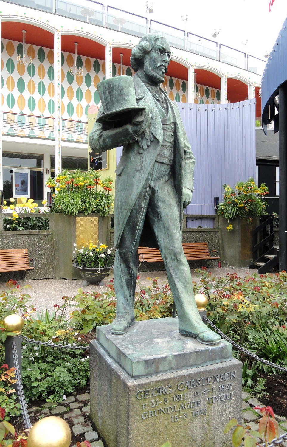 Statue af Carstensen Tivoli